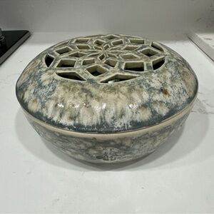 Studio Art Pottery Dish with Lattice Lid - Stamped Robin 7.5”